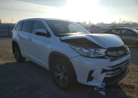 2018 Toyota Highlander Le z USA, uszkodzony, nr VIN 5TDBZRFH9JS899617